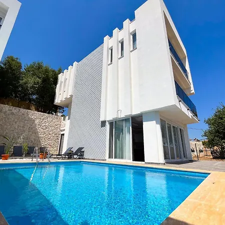 With Private Pool Garden - All Wac וילה